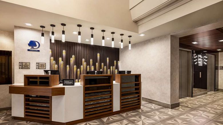 <b>DoubleTree by Hilton NY Midtown 5th Ave Lobby</b>. Images powered by <a href="https://iceportal.shijigroup.com/" title="IcePortal" target="_blank">IcePortal</a>.