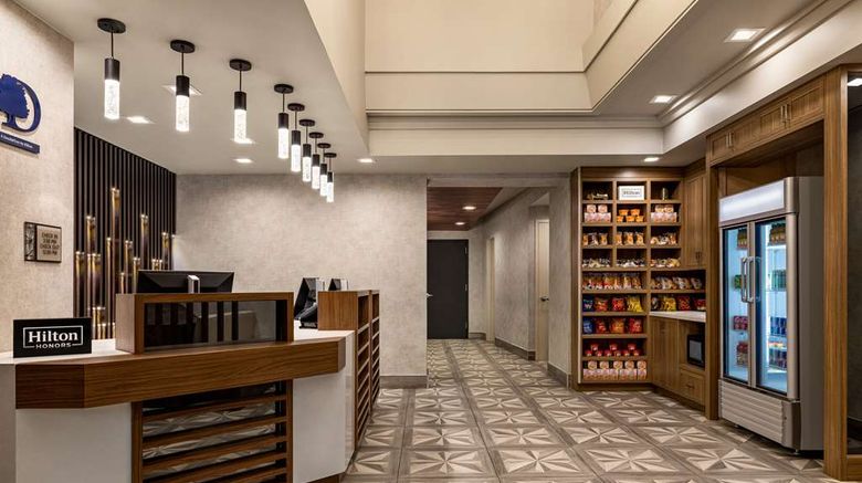 <b>DoubleTree by Hilton NY Midtown 5th Ave Lobby</b>. Images powered by <a href="https://iceportal.shijigroup.com/" title="IcePortal" target="_blank">IcePortal</a>.