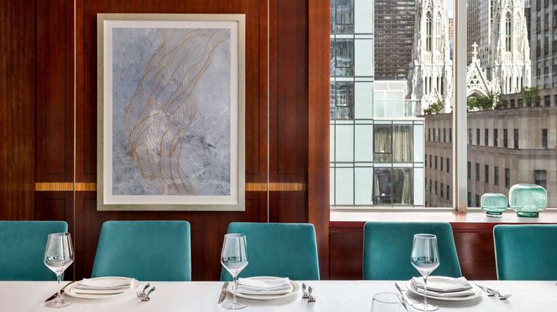 <b>DoubleTree by Hilton NY Midtown 5th Ave Restaurant</b>. Images powered by <a href="https://iceportal.shijigroup.com/" title="IcePortal" target="_blank">IcePortal</a>.
