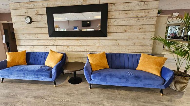 <b>Best Western Terre de Provence Lobby</b>. Images powered by <a href="https://iceportal.shijigroup.com/" title="IcePortal" target="_blank">IcePortal</a>.