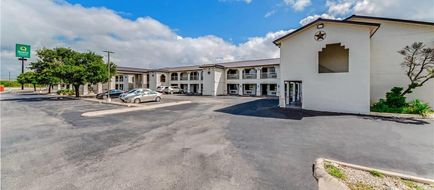 Quality Inn & Suites Exterior