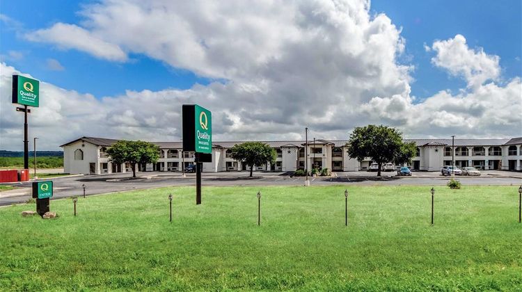 Quality Inn & Suites Exterior