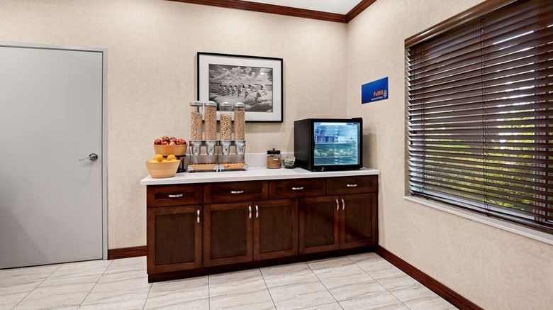 <b>Best Western Ontario Mills Mall Restaurant</b>. Images powered by <a href="https://iceportal.shijigroup.com/" title="IcePortal" target="_blank">IcePortal</a>.