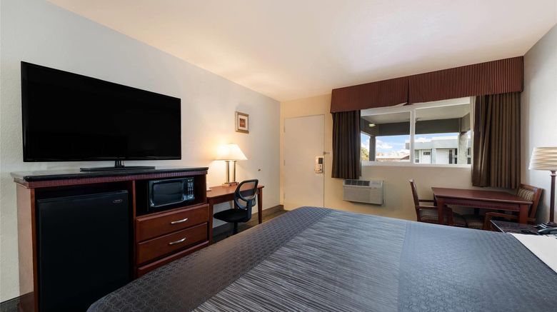 <b>Rodeway Inn Room</b>. Images powered by <a href="https://iceportal.shijigroup.com/" title="IcePortal" target="_blank">IcePortal</a>.