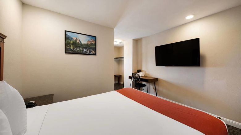 <b>Rodeway Inn Room</b>. Images powered by <a href="https://iceportal.shijigroup.com/" title="IcePortal" target="_blank">IcePortal</a>.