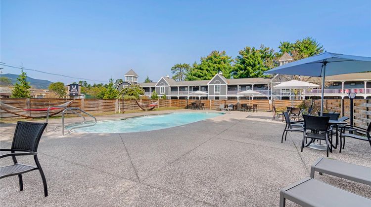 Green Granite Inn & Conference Center Pool