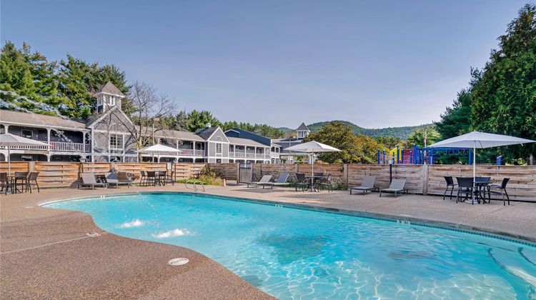 Green Granite Inn & Conference Center Pool