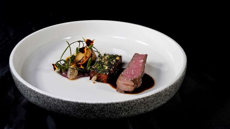 <b>Interalpen Hotel Tyrol Restaurant</b>. Images powered by <a href="https://iceportal.shijigroup.com/" title="IcePortal" target="_blank">IcePortal</a>.