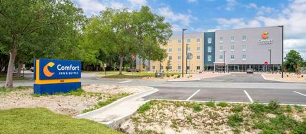 Comfort Inn and Suites Exterior