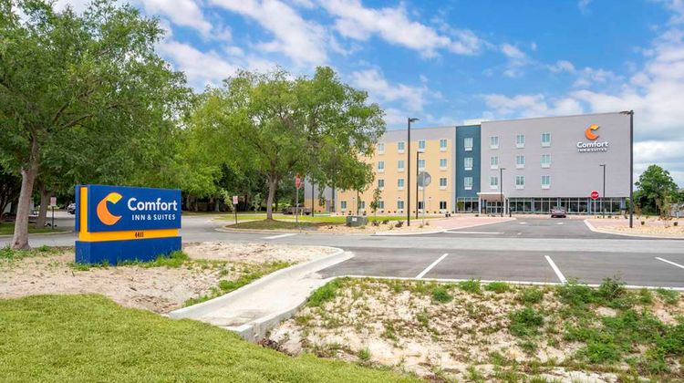 Comfort Inn and Suites Exterior