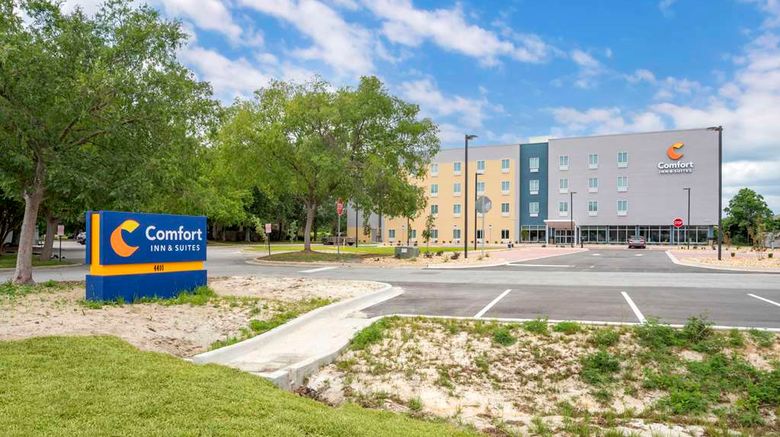 <b>Comfort Inn and Suites Exterior</b>. Images powered by <a href="https://iceportal.shijigroup.com/" title="IcePortal" target="_blank">IcePortal</a>.