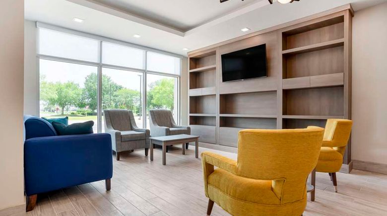 <b>Comfort Inn and Suites Lobby</b>. Images powered by <a href="https://iceportal.shijigroup.com/" title="IcePortal" target="_blank">IcePortal</a>.