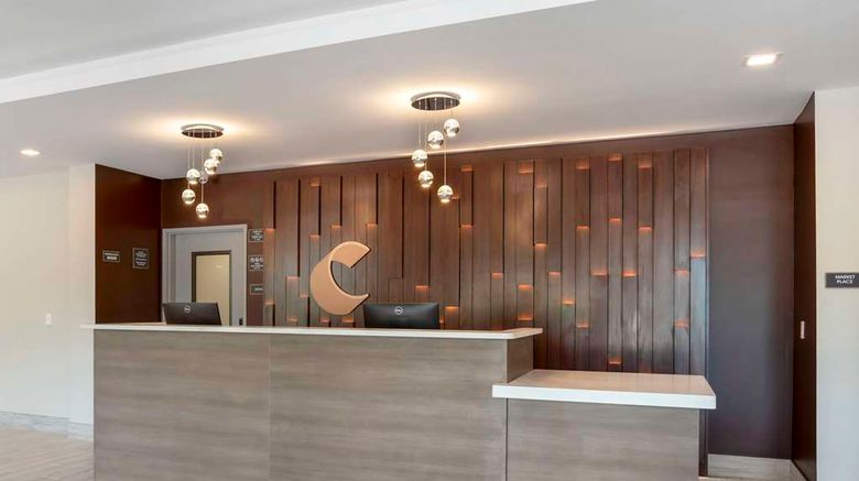 <b>Comfort Inn and Suites Lobby</b>. Images powered by <a href="https://iceportal.shijigroup.com/" title="IcePortal" target="_blank">IcePortal</a>.