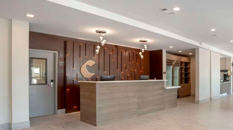 <b>Comfort Inn and Suites Lobby</b>. Images powered by <a href="https://iceportal.shijigroup.com/" title="IcePortal" target="_blank">IcePortal</a>.