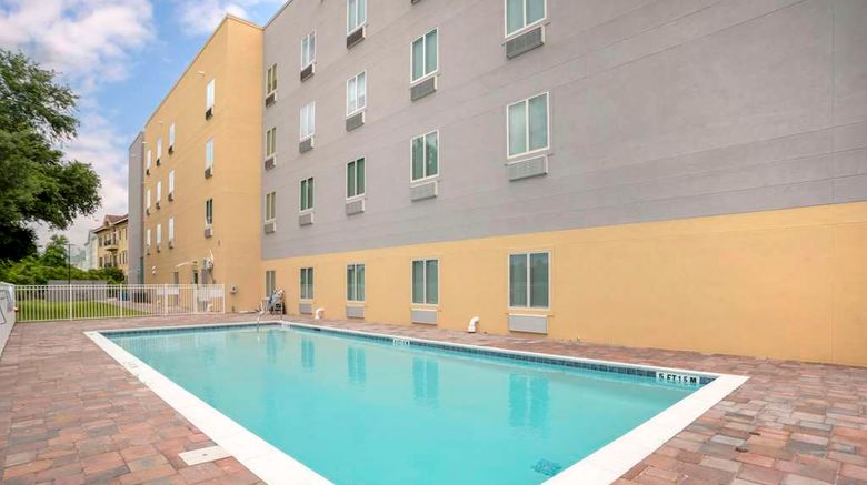 <b>Comfort Inn and Suites Pool</b>. Images powered by <a href="https://iceportal.shijigroup.com/" title="IcePortal" target="_blank">IcePortal</a>.
