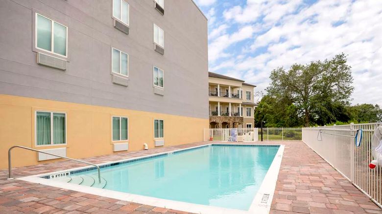 <b>Comfort Inn and Suites Pool</b>. Images powered by <a href="https://iceportal.shijigroup.com/" title="IcePortal" target="_blank">IcePortal</a>.