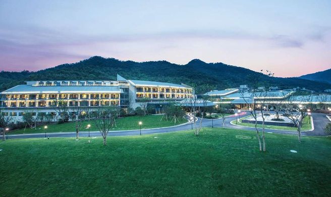 Howard Johnson Dongqian Lake Plaza Exterior