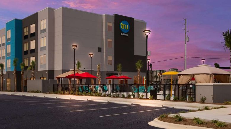 <b>Tru by Hilton Destin Exterior</b>. Images powered by <a href="https://iceportal.shijigroup.com/" title="IcePortal" target="_blank">IcePortal</a>.