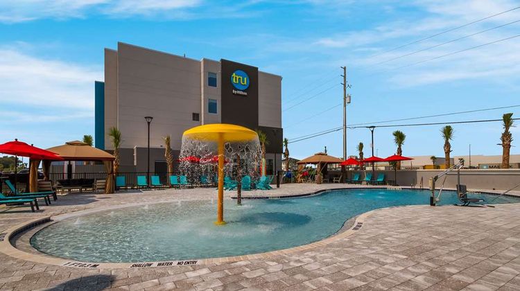 Tru by Hilton Destin Pool