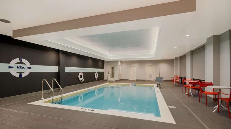 <b>Tru by Hilton Destin Pool</b>. Images powered by <a href="https://iceportal.shijigroup.com/" title="IcePortal" target="_blank">IcePortal</a>.
