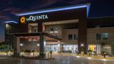 La Quinta Inn & Suites by Wyndham Exterior
