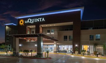La Quinta Inn & Suites by Wyndham
