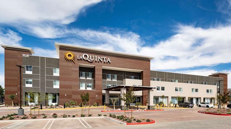 <b>La Quinta Inn & Suites by Wyndham Exterior</b>. Images powered by <a href="https://iceportal.shijigroup.com/" title="IcePortal" target="_blank">IcePortal</a>.