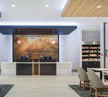 La Quinta Inn & Suites by Wyndham Lobby