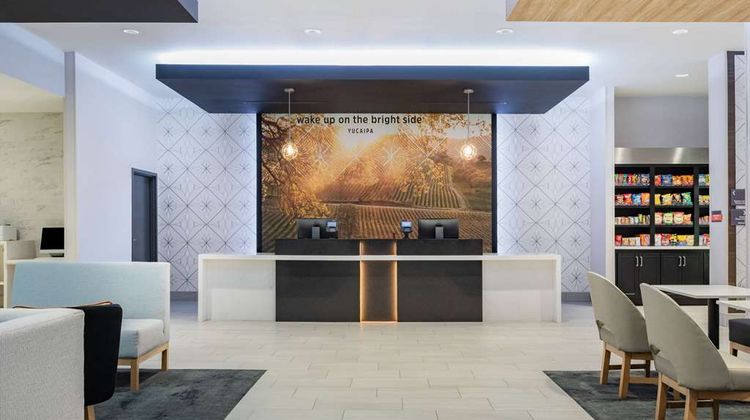La Quinta Inn & Suites by Wyndham Lobby