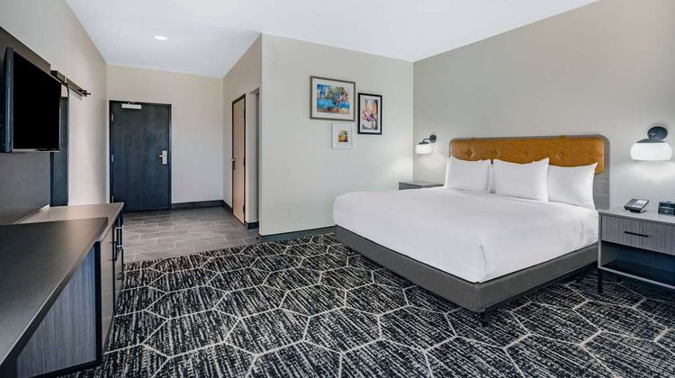 La Quinta Inn & Suites by Wyndham Room