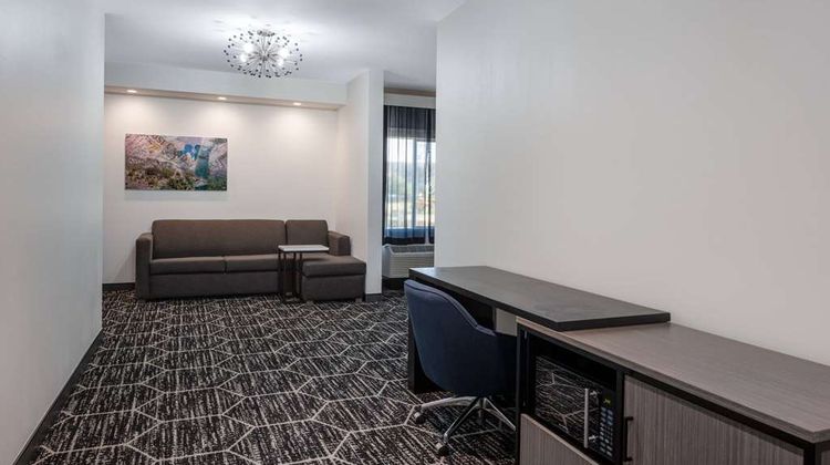 La Quinta Inn & Suites by Wyndham Suite