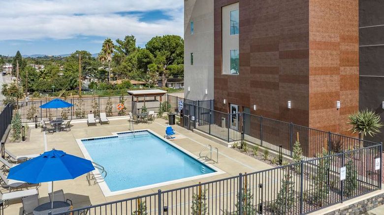<b>La Quinta Inn & Suites by Wyndham Pool</b>. Images powered by <a href="https://iceportal.shijigroup.com/" title="IcePortal" target="_blank">IcePortal</a>.