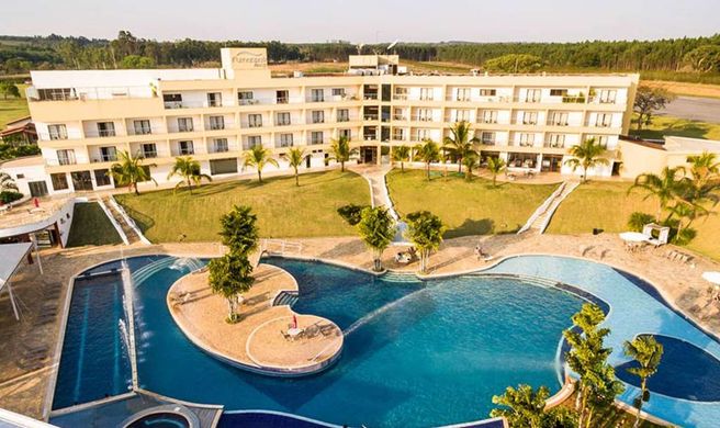 Ramada by Wyndham Furnaspark Exterior