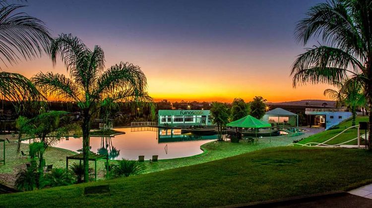 Ramada by Wyndham Furnaspark Exterior