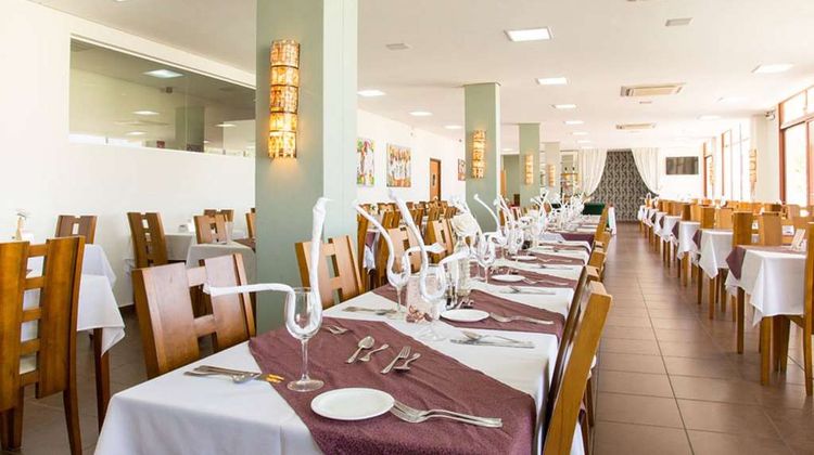 Ramada by Wyndham Furnaspark Restaurant