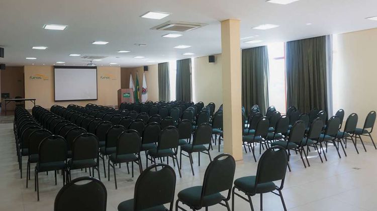 Ramada by Wyndham Furnaspark Meeting
