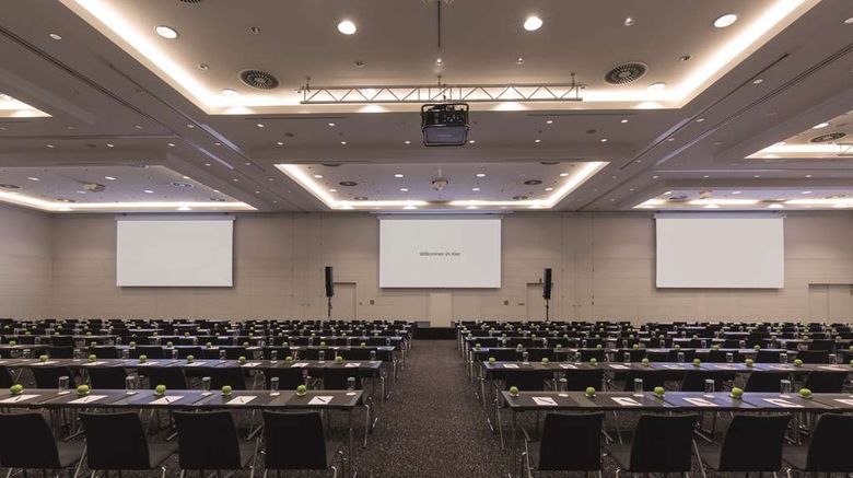 <b>Hotel Berlin, Radisson Individuals Ballroom</b>. Images powered by <a href="https://iceportal.shijigroup.com/" title="IcePortal" target="_blank">IcePortal</a>.