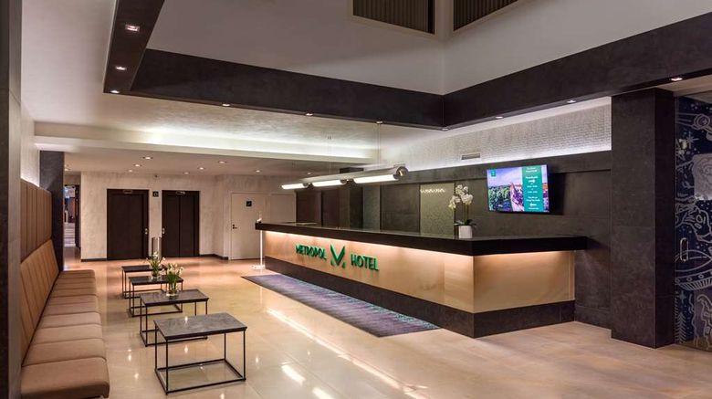 <b>Hotel Metropol Lobby</b>. Images powered by <a href="https://iceportal.shijigroup.com/" title="IcePortal" target="_blank">IcePortal</a>.