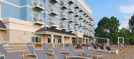 Hampton Inn & Suites Manistee Waterfront Exterior