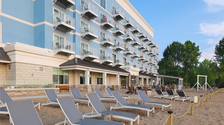 Hampton Inn & Suites Manistee Waterfront Exterior