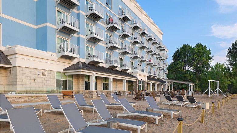<b>Hampton Inn & Suites Manistee Waterfront Exterior</b>. Images powered by <a href="https://iceportal.shijigroup.com/" title="IcePortal" target="_blank">IcePortal</a>.