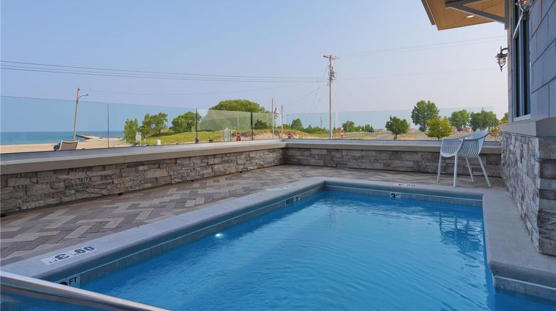 <b>Hampton Inn & Suites Manistee Waterfront Pool</b>. Images powered by <a href="https://iceportal.shijigroup.com/" title="IcePortal" target="_blank">IcePortal</a>.
