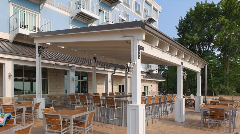 <b>Hampton Inn & Suites Manistee Waterfront Restaurant</b>. Images powered by <a href="https://iceportal.shijigroup.com/" title="IcePortal" target="_blank">IcePortal</a>.