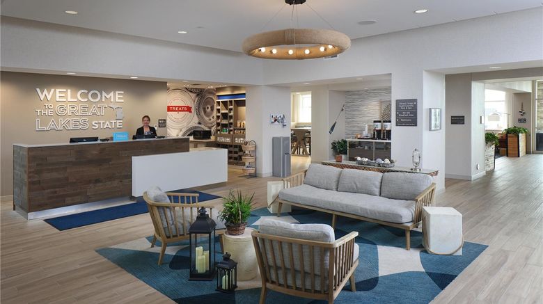 <b>Hampton Inn & Suites Manistee Waterfront Lobby</b>. Images powered by <a href="https://iceportal.shijigroup.com/" title="IcePortal" target="_blank">IcePortal</a>.