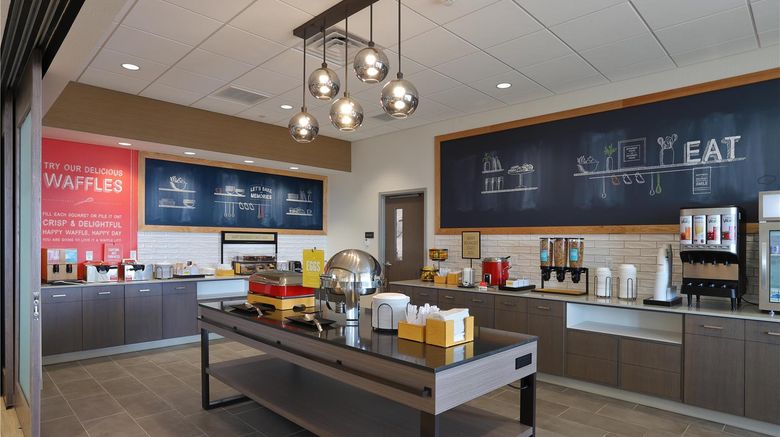 <b>Hampton Inn & Suites Manistee Waterfront Restaurant</b>. Images powered by <a href="https://iceportal.shijigroup.com/" title="IcePortal" target="_blank">IcePortal</a>.