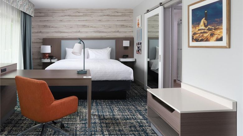 <b>Hampton Inn & Suites Manistee Waterfront Room</b>. Images powered by <a href="https://iceportal.shijigroup.com/" title="IcePortal" target="_blank">IcePortal</a>.