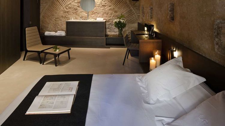Caro Hotel Room