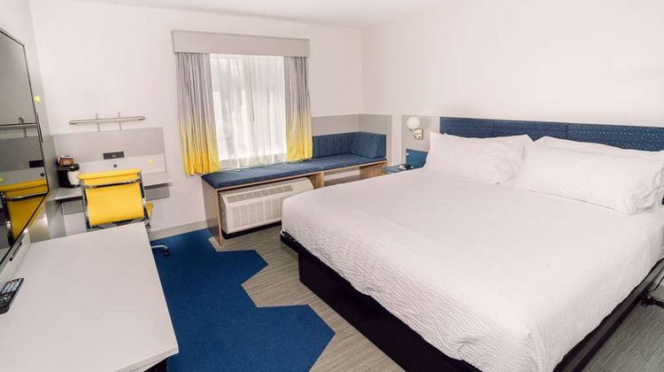 Microtel Inn & Suites by Wyndham Room