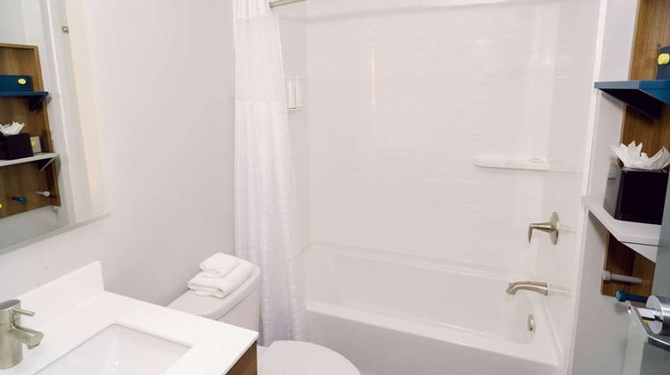 Microtel Inn & Suites by Wyndham Room