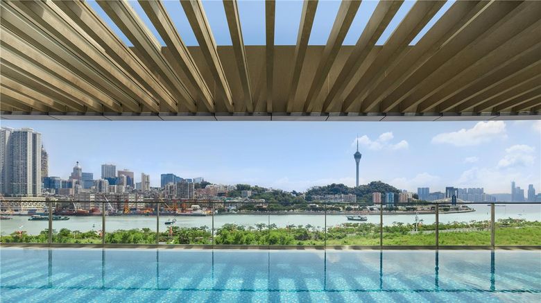 <b>Hilton Zhuhai Pool</b>. Images powered by <a href="https://iceportal.shijigroup.com/" title="IcePortal" target="_blank">IcePortal</a>.